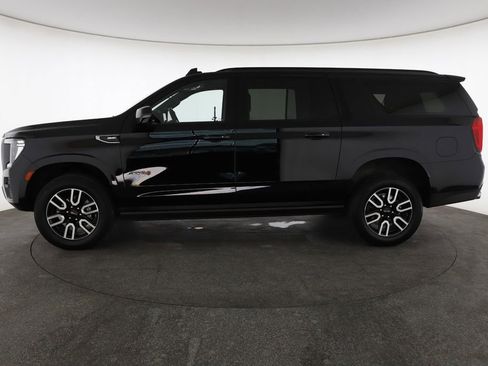 Used 2023 GMC Yukon XL AT4 w/ AT4 Premium Plus Package image 7