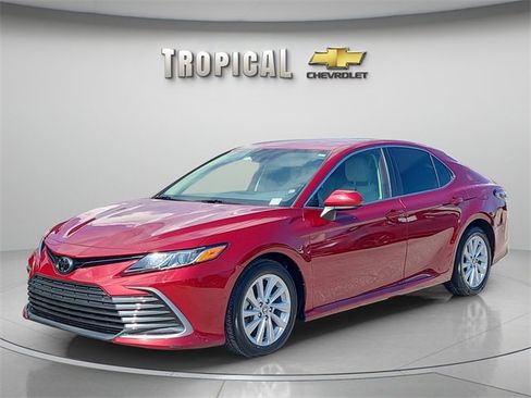 Used 2022 Toyota Camry LE image 1
