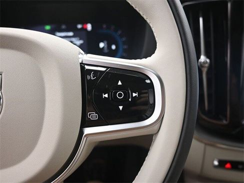New 2025 Volvo XC60 B5 Core image 12