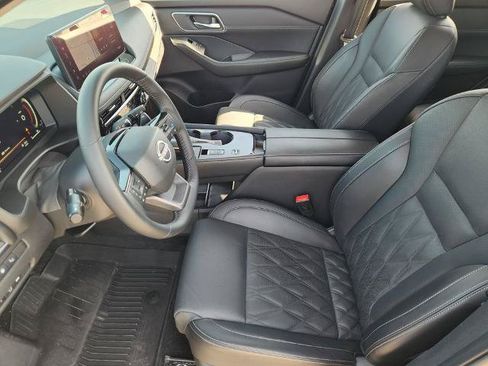 Certified 2025 Nissan Rogue Platinum w/ Platinum Premium Package FWD image 9