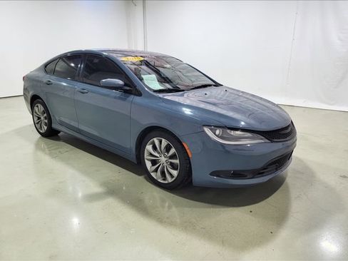 Used 2015 Chrysler 200 S image 2