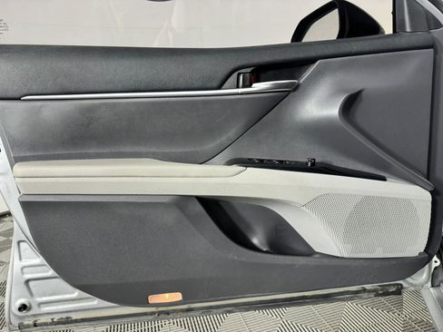 Used 2019 Toyota Camry LE FWD image 34