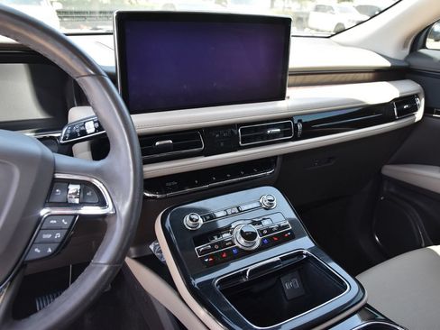 Used 2022 Lincoln Nautilus Reserve FWD image 9