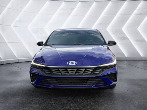 Used 2025 Hyundai Elantra Sport image 2