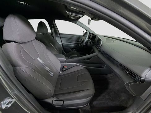 Used 2025 Hyundai Elantra Sport FWD image 27