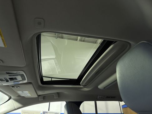 Used 2025 Toyota Sienna XLE w/ XLE Plus Package FWD image 22