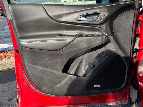 Used 2024 Chevrolet Equinox Premier image 11