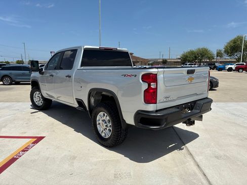 Used 2022 Chevrolet Silverado 2500 Custom w/ Custom Value Package AWD/4WD image 5