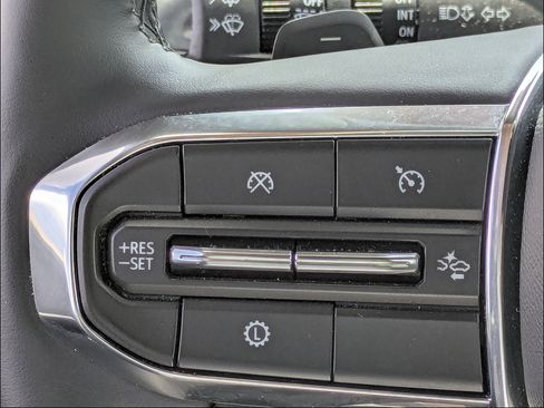 Used 2026 GMC Acadia Elevation w/ Elevation Premium Package FWD image 24