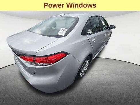 Used 2025 Toyota Corolla LE FWD image 5
