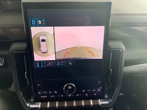 Used 2025 GMC Yukon AT4 w/ AT4 Premium Package image 11