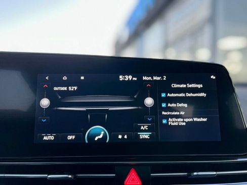 Used 2025 Hyundai Elantra SEL image 23