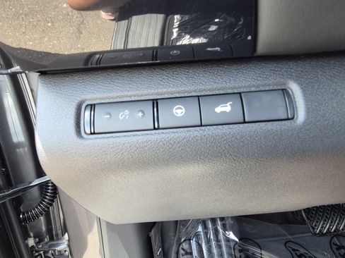 Used 2026 Nissan Pathfinder SV FWD image 31