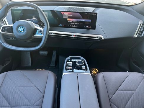 Used 2024 BMW iX xDrive50 w/ Sport Package AWD/4WD image 17