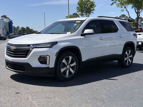 Used 2022 Chevrolet Traverse LT w/ LT Premium Package image 5