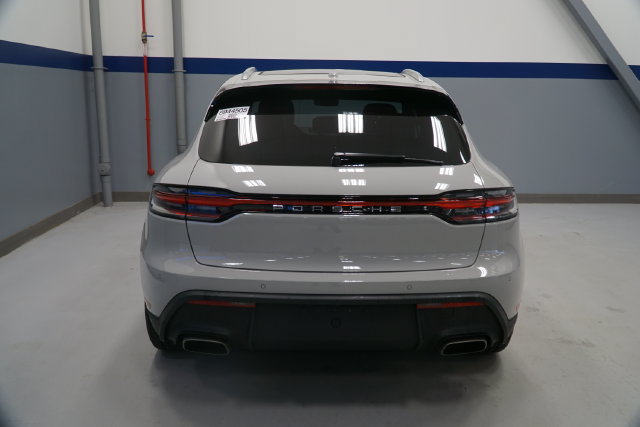 Certified 2026 Porsche Macan AWD/4WD image 7