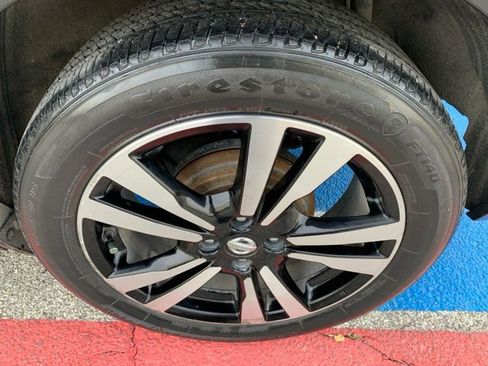 Used 2019 Nissan Kicks SV image 10