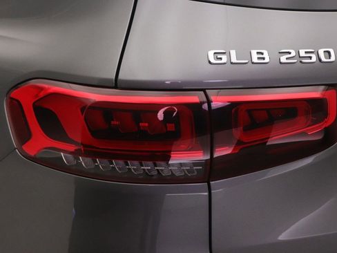 Certified 2022 Mercedes-Benz GLB 250 image 21