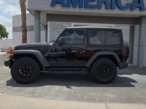 Used 2025 Jeep Wrangler Sport AWD/4WD image 3