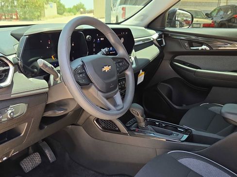 Used 2025 Chevrolet TrailBlazer LT FWD image 10