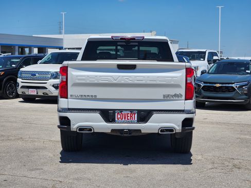 Used 2024 Chevrolet Silverado 1500 High Country w/ Technology Package AWD/4WD image 6