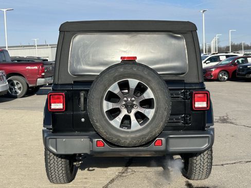 Used 2018 Jeep Wrangler Unlimited Sahara w/ Cold Weather Group image 6