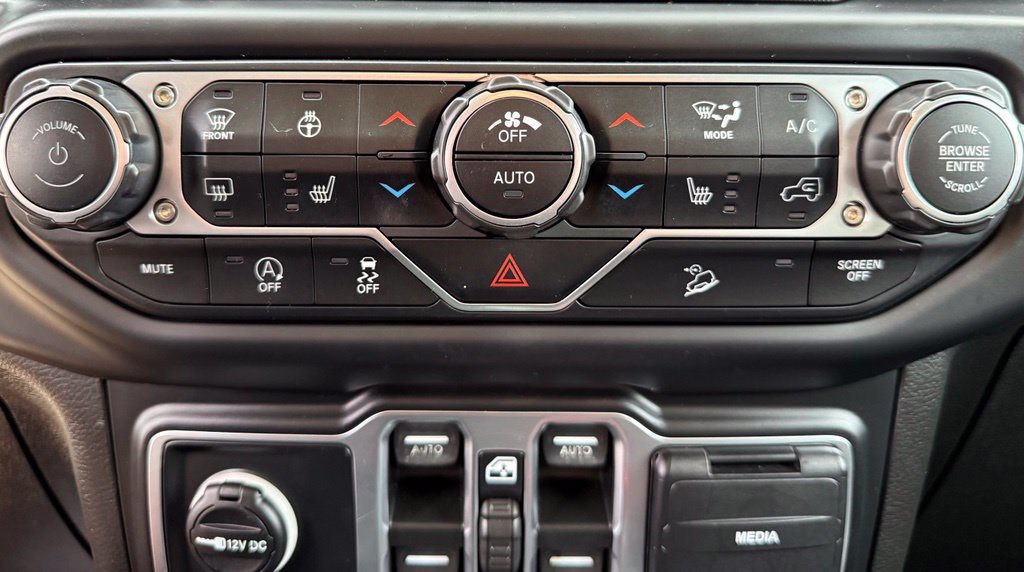 Used 2019 Jeep Wrangler Unlimited Sahara w/ Uconnect 4C Nav & Sound Group AWD/4WD image 35