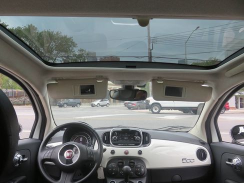 Used 2017 FIAT 500 Lounge FWD image 13