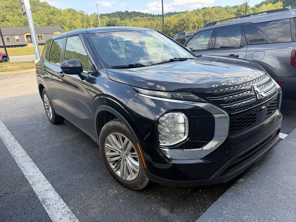 Used 2023 Mitsubishi Outlander ES AWD/4WD image 4