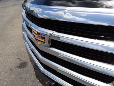 Used 2017 Cadillac Escalade Premium Luxury RWD image 12