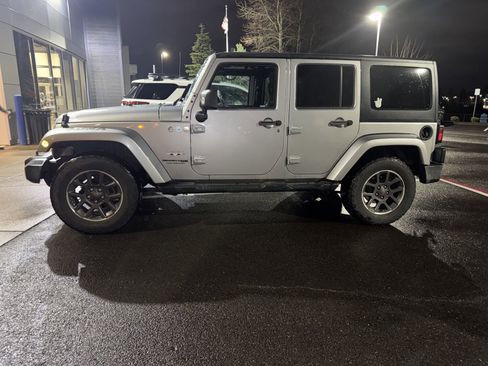 Used 2018 Jeep Wrangler Unlimited Sahara image 2