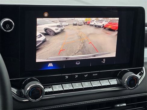 Used 2024 Chevrolet Colorado LT w/ LT Convenience Package image 15