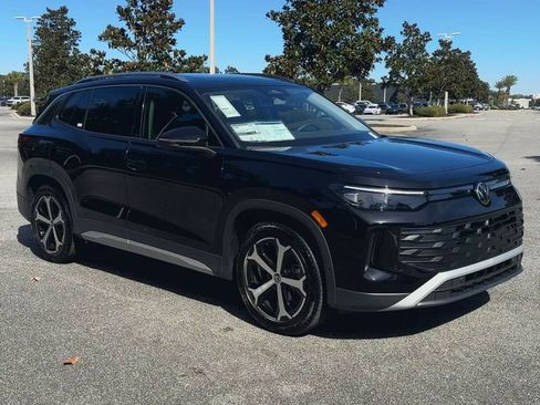 New 2026 Volkswagen Tiguan SE image 2