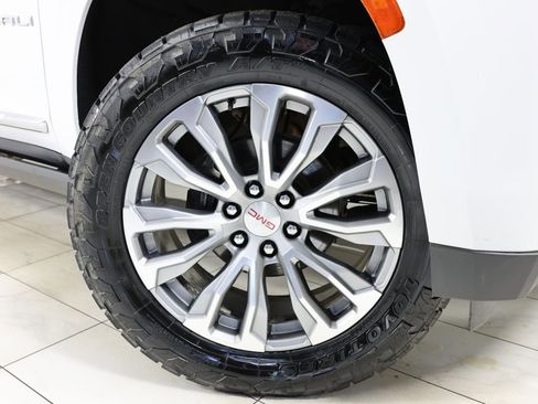 Used 2021 GMC Yukon Denali w/ Denali Premium Package AWD/4WD image 15