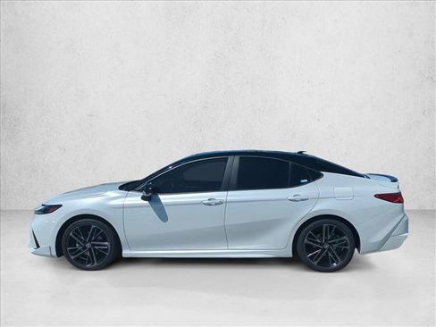 Used 2025 Toyota Camry XSE FWD image 9