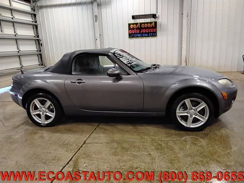 Used 2006 MAZDA MX-5 Miata image 2