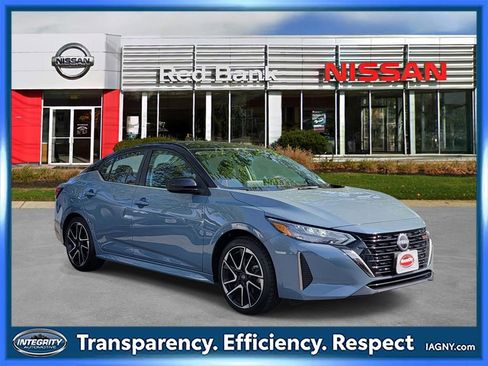 Used 2024 Nissan Sentra SR FWD image 1