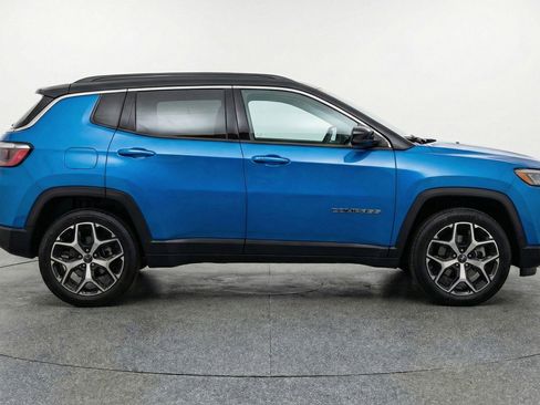 Used 2025 Jeep Compass Limited AWD/4WD image 11