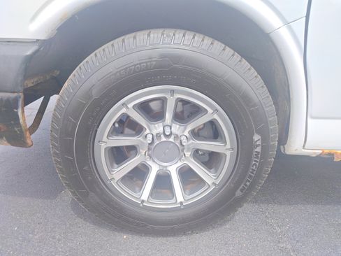 Used 2012 Chevrolet Express 1500 AWD image 4