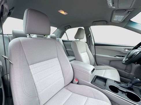Used 2015 Toyota Camry LE FWD image 26