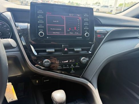 Used 2022 Toyota Camry SE FWD image 19