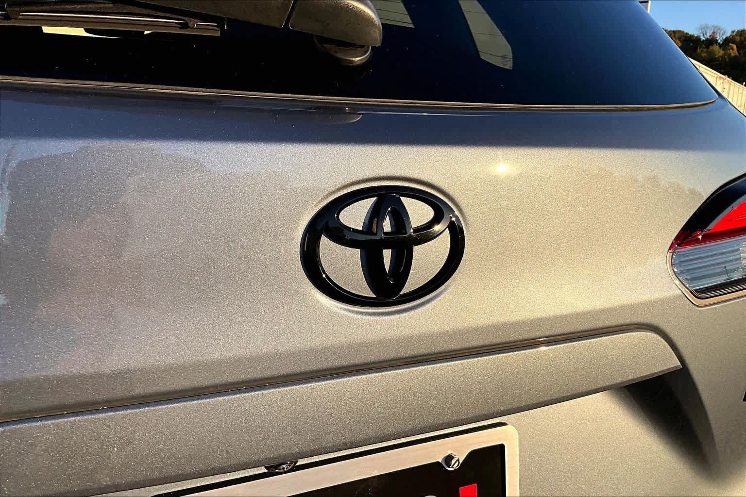 Used 2024 Toyota Corolla Cross AWD Hybrid w/ Convenience Package image 31