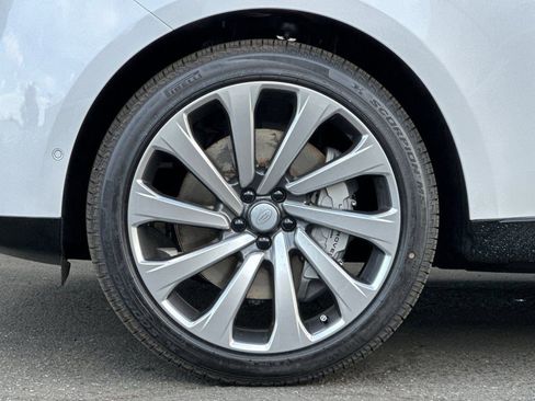 New 2025 Land Rover Range Rover Long Wheelbase SE AWD/4WD image 8