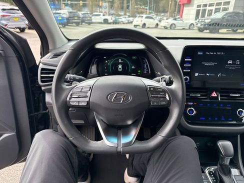 Used 2022 Hyundai Ioniq SE image 18