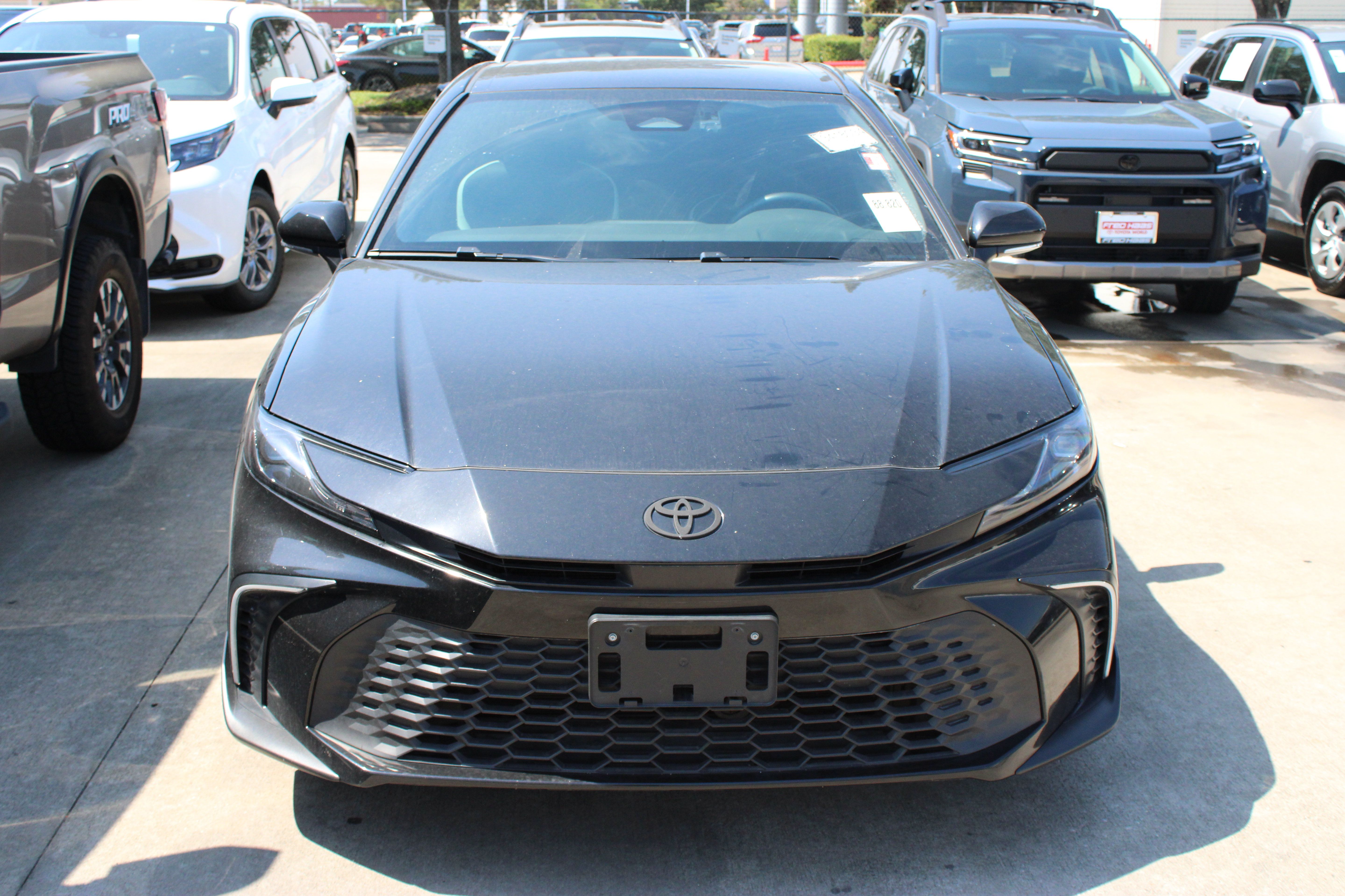 Used 2025 Toyota Camry SE FWD image 4
