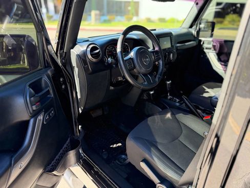 Used 2018 Jeep Wrangler Unlimited Sport S image 17