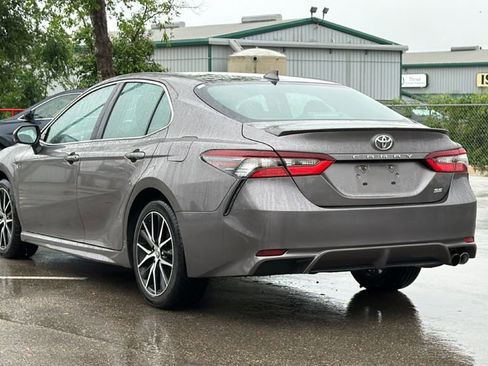 Used 2023 Toyota Camry SE image 9