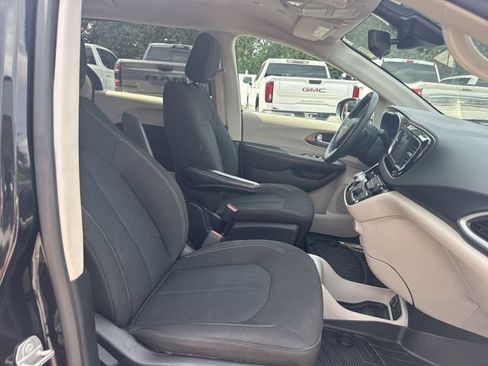 Used 2023 Chrysler Voyager LX FWD image 25