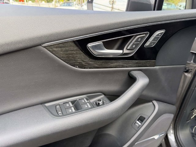 Used 2019 Audi Q7 3.0T Premium Plus w/ Premium Plus Package AWD/4WD image 17