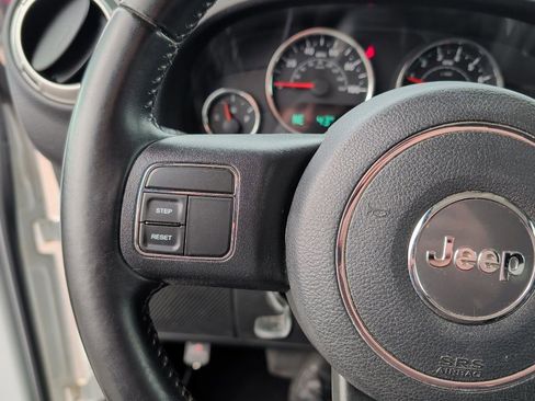 Used 2017 Jeep Wrangler Unlimited Sahara image 19